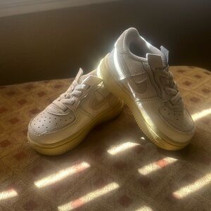 Toddler Nike Sz 5-C (US)